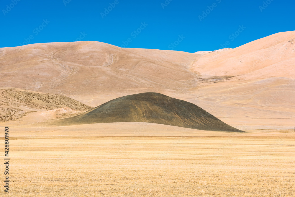 Natural scenery of grasslands and mountains in the Tibetan plateau