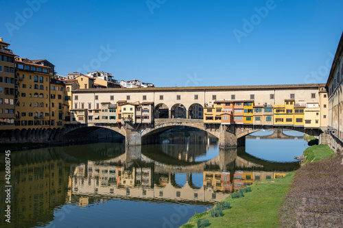 Firenze, Ponte Vecchio e il fiume Arno © federico neri