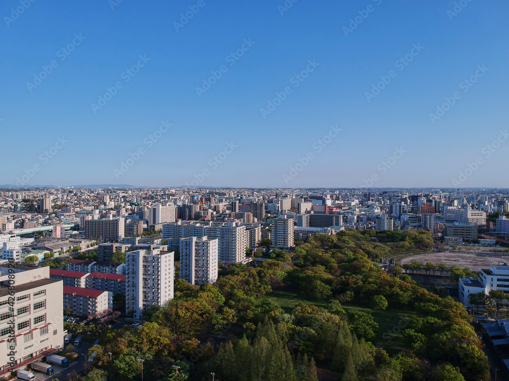 ドローンで空撮した春の名古屋市の住宅街の風景