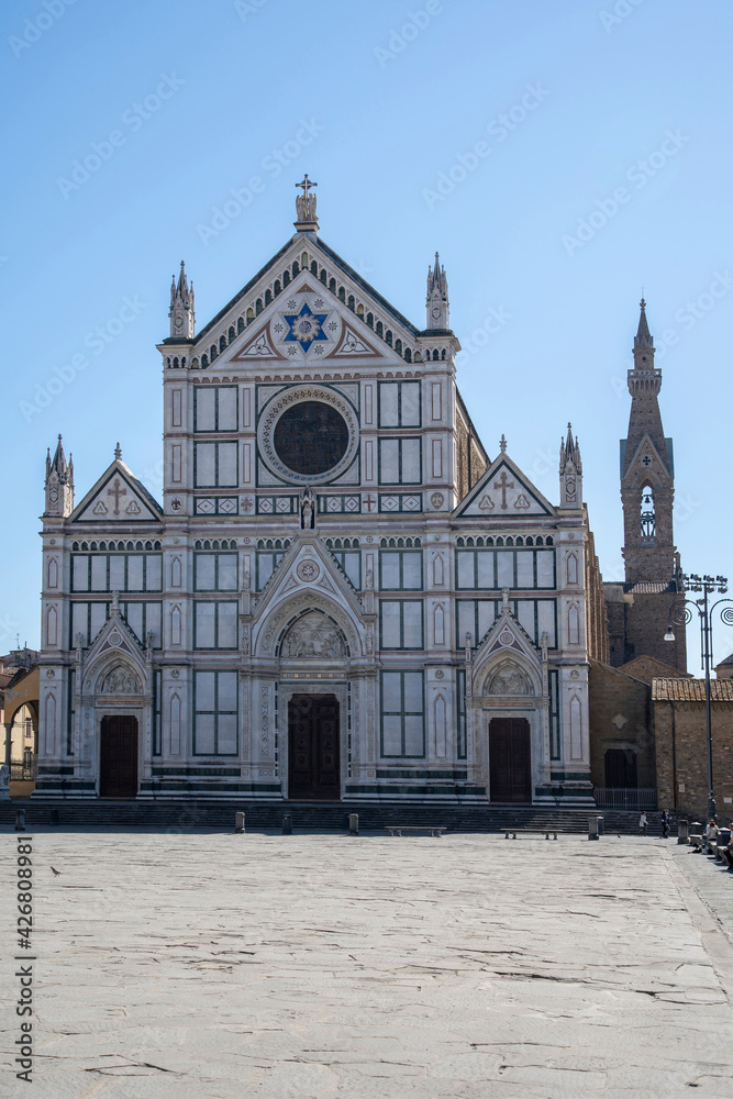 Firenze, la basilica di Santa Croce e l'omonima Piazza. 