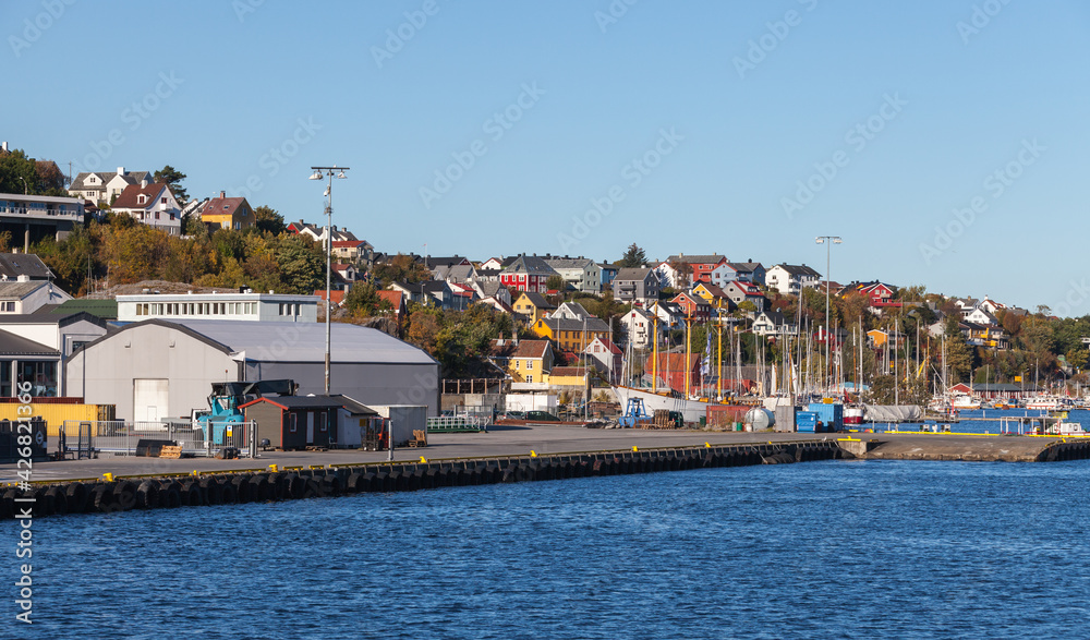 Obraz premium Kristiansund port view, coastal Norwegian town