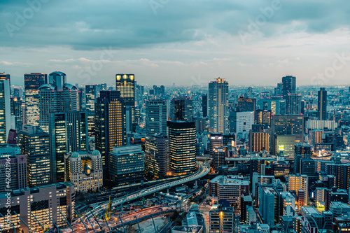 大阪　都会　高層ビル © fannrei