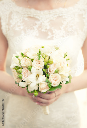 bride holding a bouquet of flowers