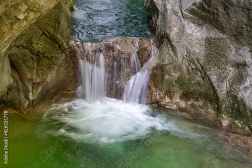 Wasserbecken am Tatzelwurm-Wasserfall