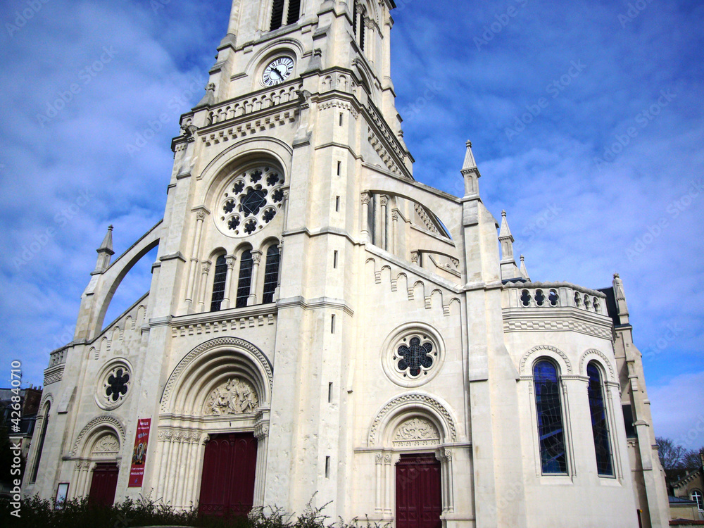 Eglise Saint André en pierre blanche à Reims Marne
