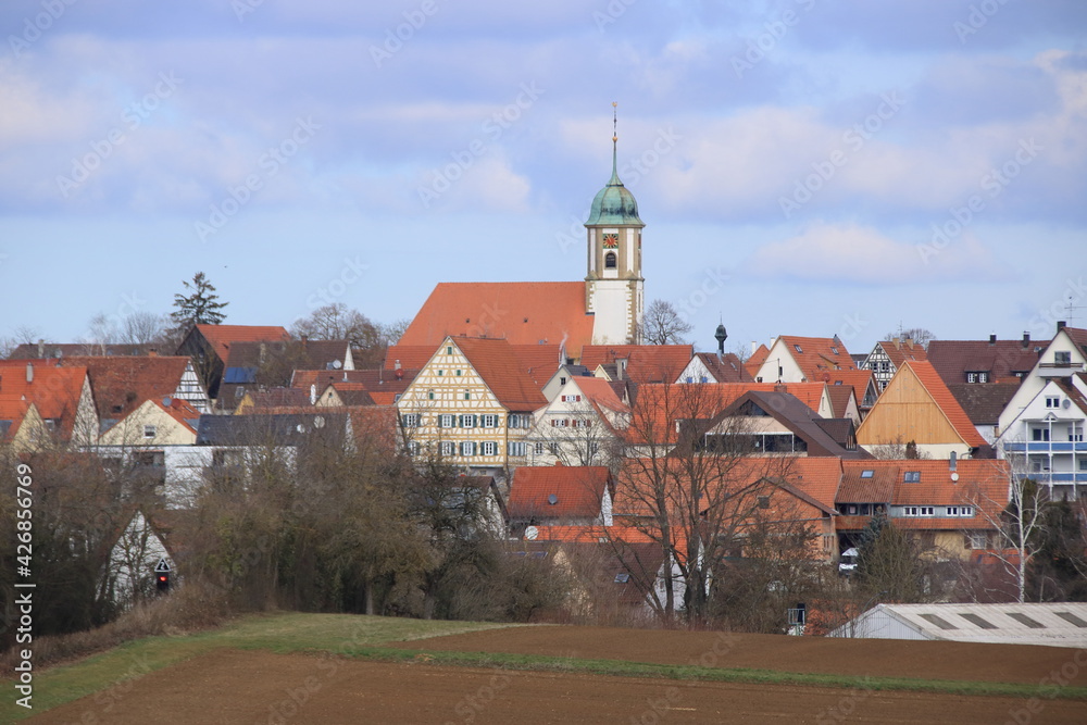 Blick auf die Peter-und-Paul-Kirche in Heimerdingen bei Ditzingen