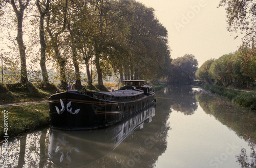 Péniche, Platane, Canal du Midi, patrimoine mondial de l'UNESCO, Portiragnes, Hérault, 34