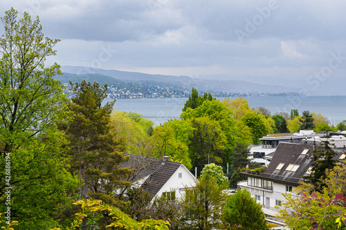 Obraz na płótnie View of Lake Zurich from the park Rieterpark, Switzerland w salonie