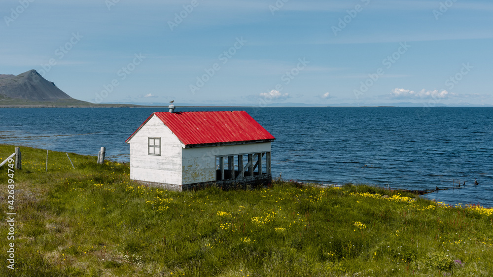 Rotweisses Haus in Grundarfjördur