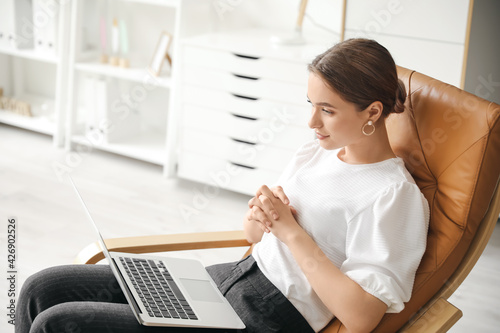 Psychologist working with p...