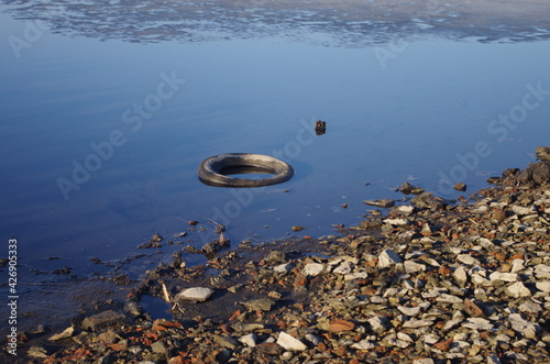 Sky color lake pollution 