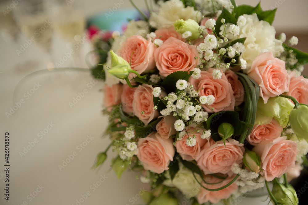 Obraz premium beautiful delicate flowers in a beautiful bouquet. Bridal bouquet. delicate wedding bouquet 