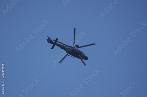 Obraz na płótnie helicopter of the german federal police flies in the blue sky w salonie