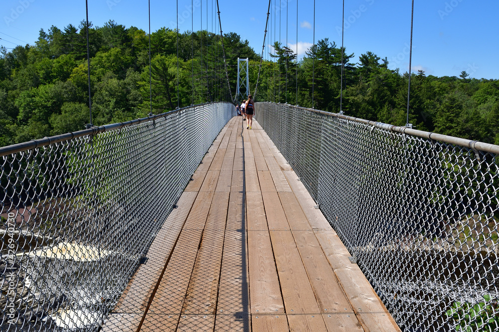 Obraz premium Suspended pedestrian bridge Parc des Chutes de la Chaudiere 113 meters long Quebec