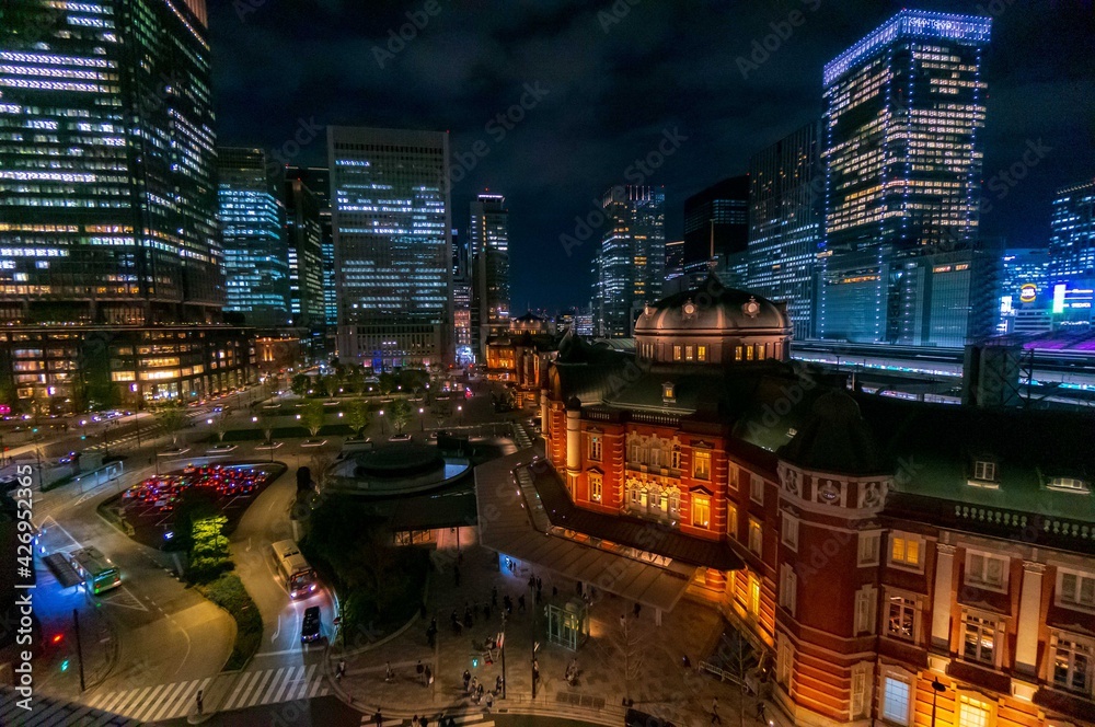 黄昏時 ライトアップされた東京駅と周囲の高層ビル群 Stock Photo Adobe Stock