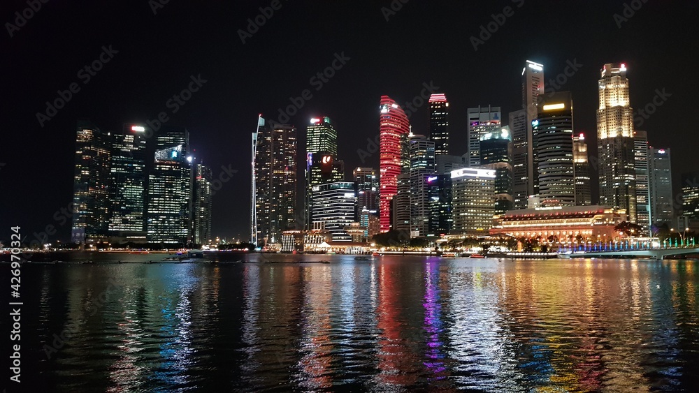 Naklejka premium Singapore night scene by the river