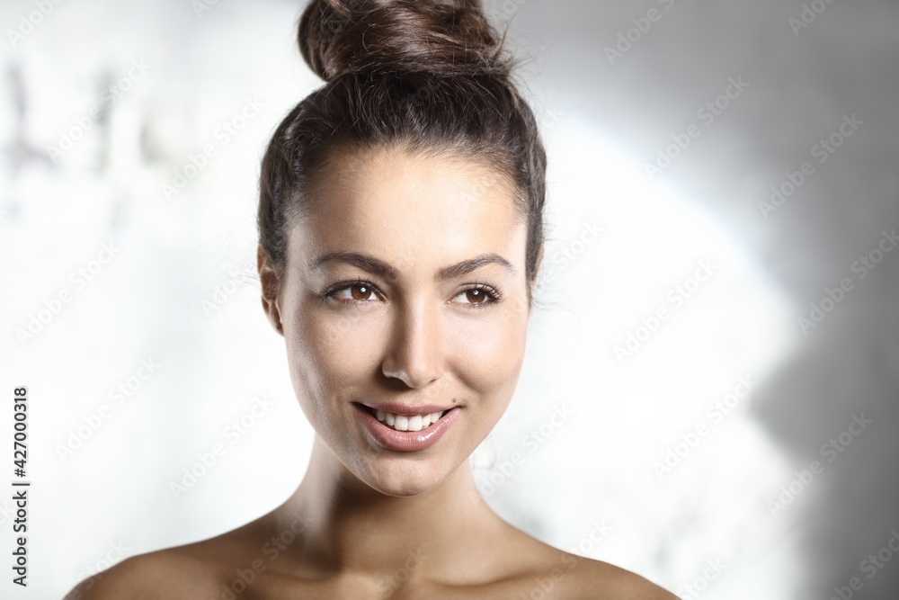 Naklejka premium Closeup portrait of beautiful young fresh woman smiling happy.