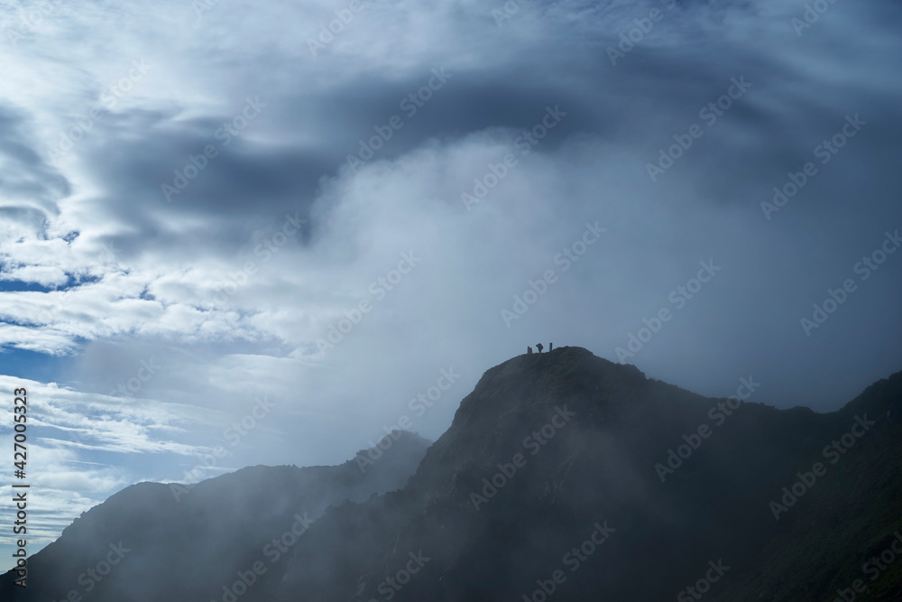 南アルプス白根三山の登山風景