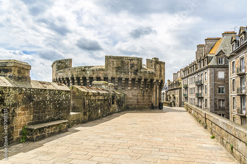 The ramparts of the walled city of Saint Malo. Saint-Malo is a walled port city in Brittany on English Channel, Emerald Coast, Ille et Vilaine, France. © dbrnjhrj