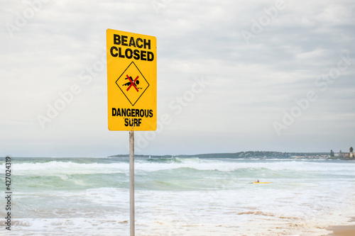 Canvas Print Beach closed sign for swimmers at the beach in Australia