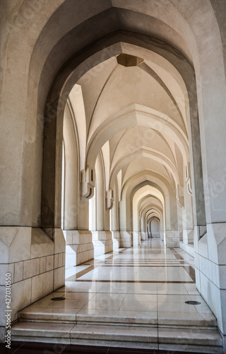 Fuga di archi nella Gran Moschea di Muscat, Oman
