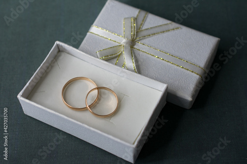 wedding rings in box