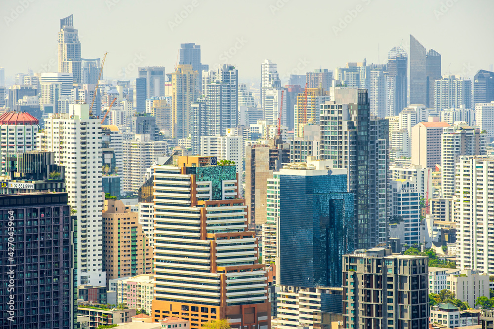 Obraz premium Bangkok, Thailand - 8 March 2019: Bird's eye view to show the beautiful sky and heavy traffic above the city view of Bangkok that is full of harmful PM2.5 dust that is harmful to the body.soft focus.