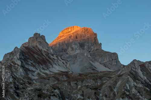 Lever du soleil sur la Grande Tête de l' Obiou ,Paysage du Massif du Dévoluy en été , Isère , Alpes France  photo