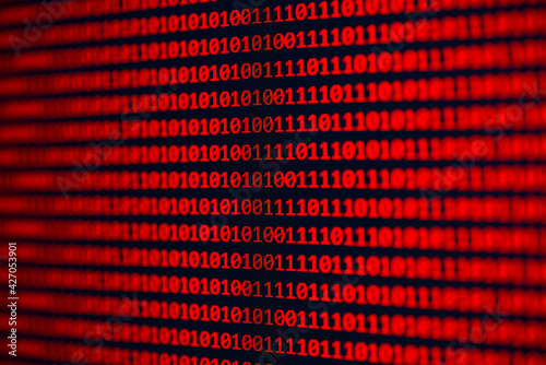 Pantalla de código binario rojo