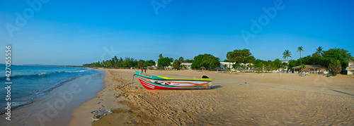 Bild auf Leinwand Panoramic view of Trincomalee beach, Sri Lanka
