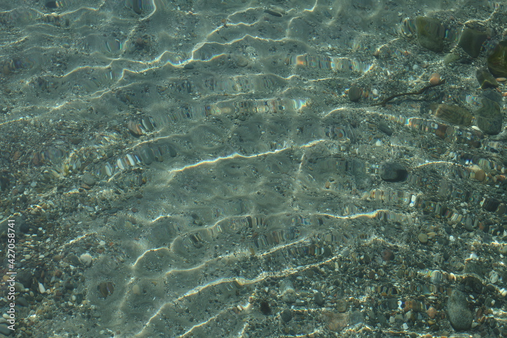 Naklejka premium Sun Glare In The Clear Water