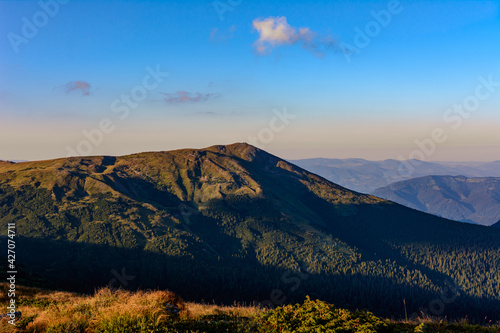 Tourist hiking trails of the Carpathians, Ukrainian tourist Montenegrin ridge, trails of the Ukrainian Carpathians.