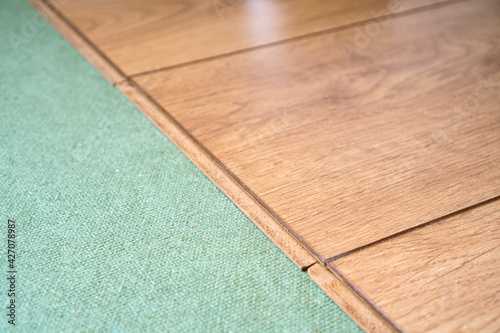 Quadro em tela Wooden laminated boards on the natural underlay for laminate