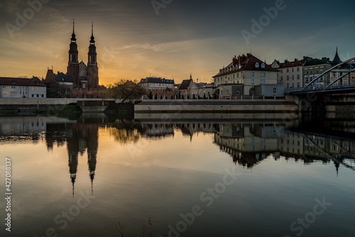 Opole panorama miasta nad Odr   o poranku