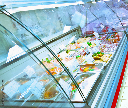 Fotografie refrigerated display case in supermarket