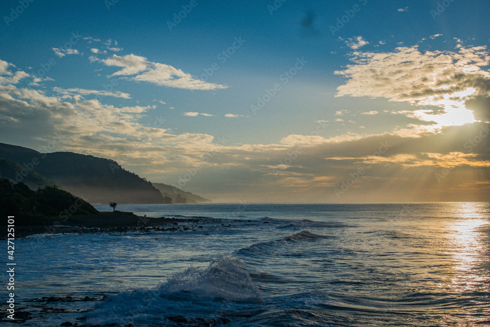 Obraz premium sunset over the sea