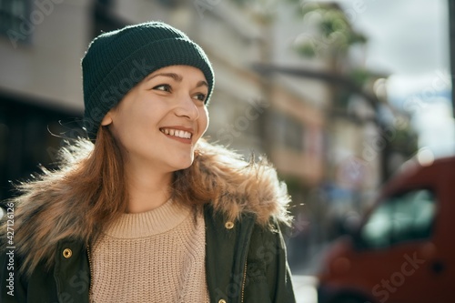 Young caucasian girl smiling happy standing at the city.