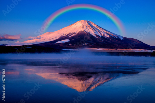 富士山にかかる虹合成 © san724
