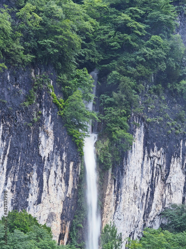 岡山井倉滝、平面の壁と滝。