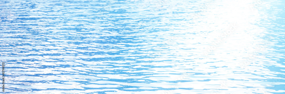 Obraz premium Light reflection Beautiful wave pattern on the ocean surface.