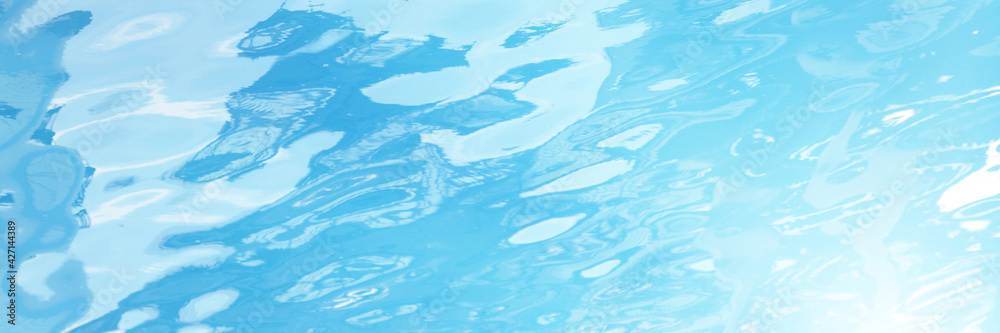 Obraz premium Light reflection Beautiful wave pattern on the ocean surface.