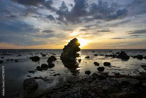 Fotografía The famous sea stack Snäck Chimp Rauk at Visby, Gotland Sweden.