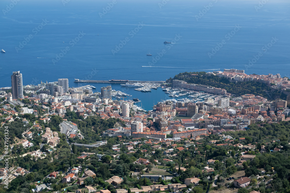 Principauté  de Monaco vue du village de La Turbie dans les Alpes-Maritimes, France.