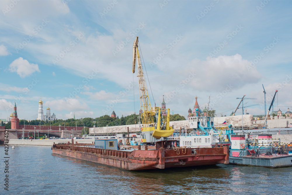 Moscow. Construction on the waterfront Moskvoretskaya