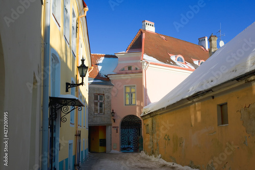 Toom-R    tli  an empty snowy street in Toompea  Cathedral Hill   Tallinn  Estonia  in the depths of Winter