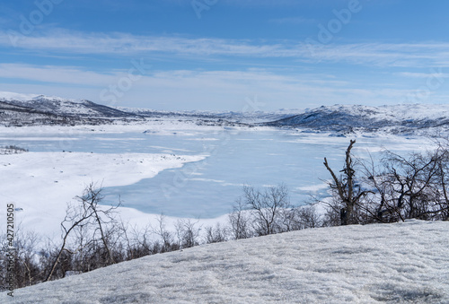 View of the frozen lake Sløddfjorden near the village of Haugastøl, in the municipality of Hol, Viken County, Norway © Dreamnordno