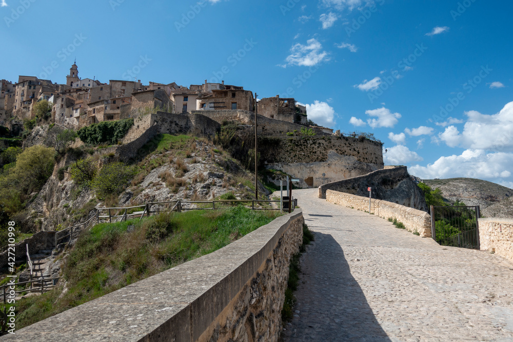 Fototapeta premium Ciudad en la montaña