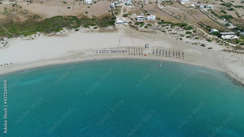 Plage de Magganari sur l'île d'Ios dans les Cyclades en Grèce vue du ciel
