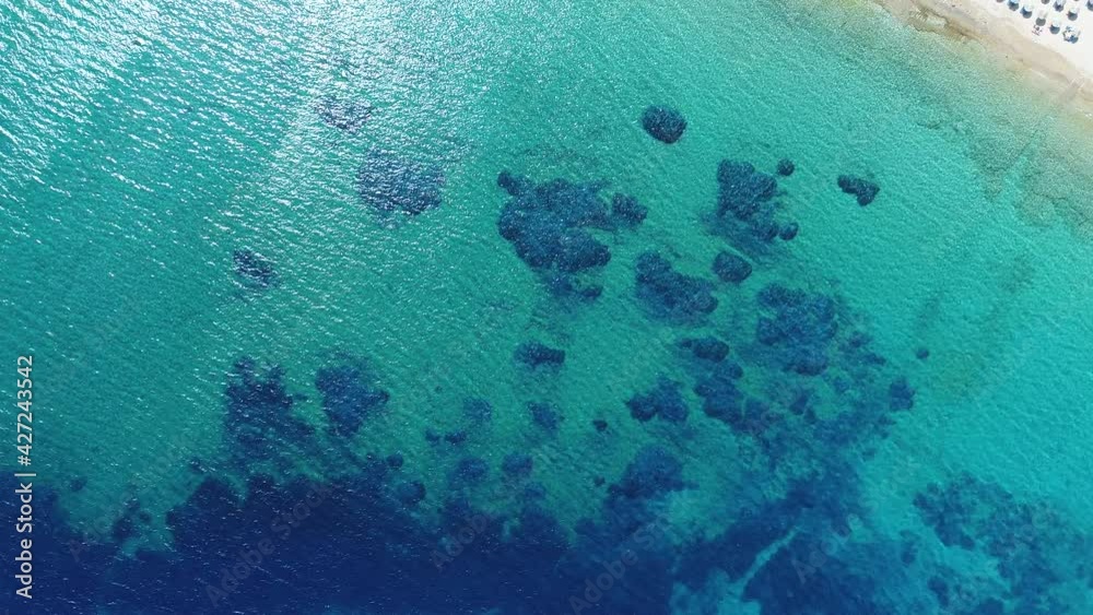 Mylopotas sur l'île d'Ios dans les Cyclades en Grèce vue du ciel