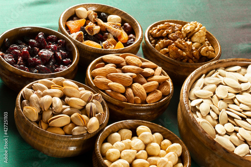 mixed nuts and dried fruits